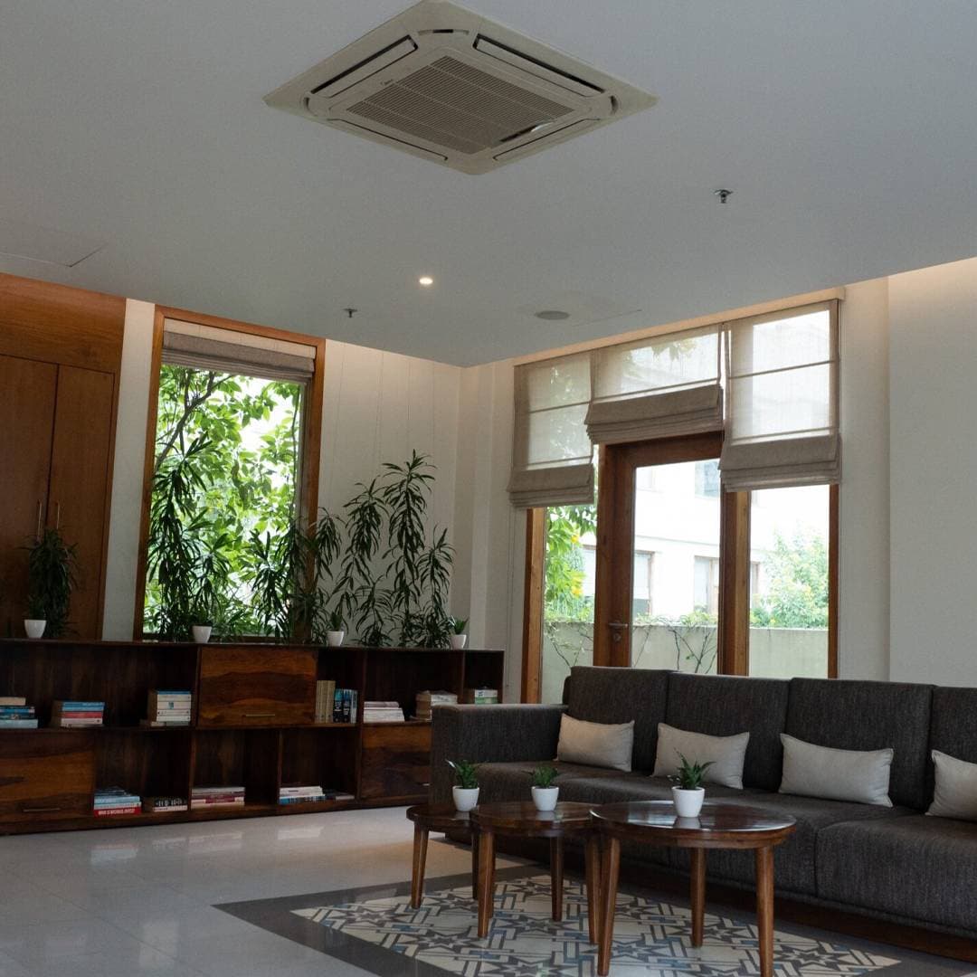 /naad-suite-with-private-balcony/room-4.jpg