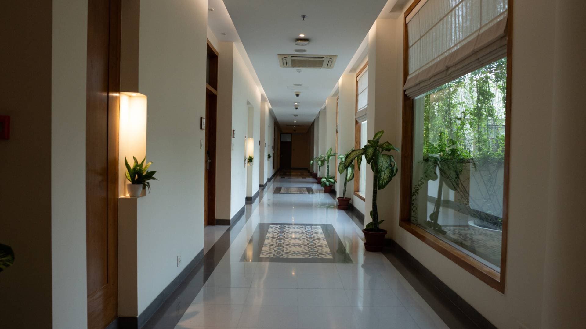 /premium-room/Livng-at-naadeec6b03d-9ec0-4249-8fe4-6e75c81b9d9d-scaled-1.jpg