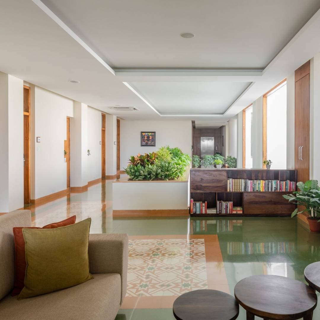 /royal-suite/room-2.jpg
